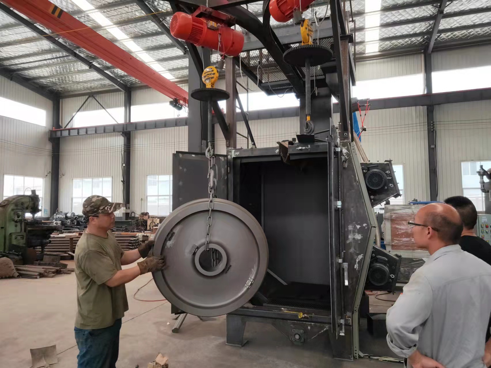 拋丸除銹機(jī)操作規(guī)程_除銹拋丸機(jī)操作步驟視頻_連續(xù)輥道通過(guò)式除銹拋丸機(jī)