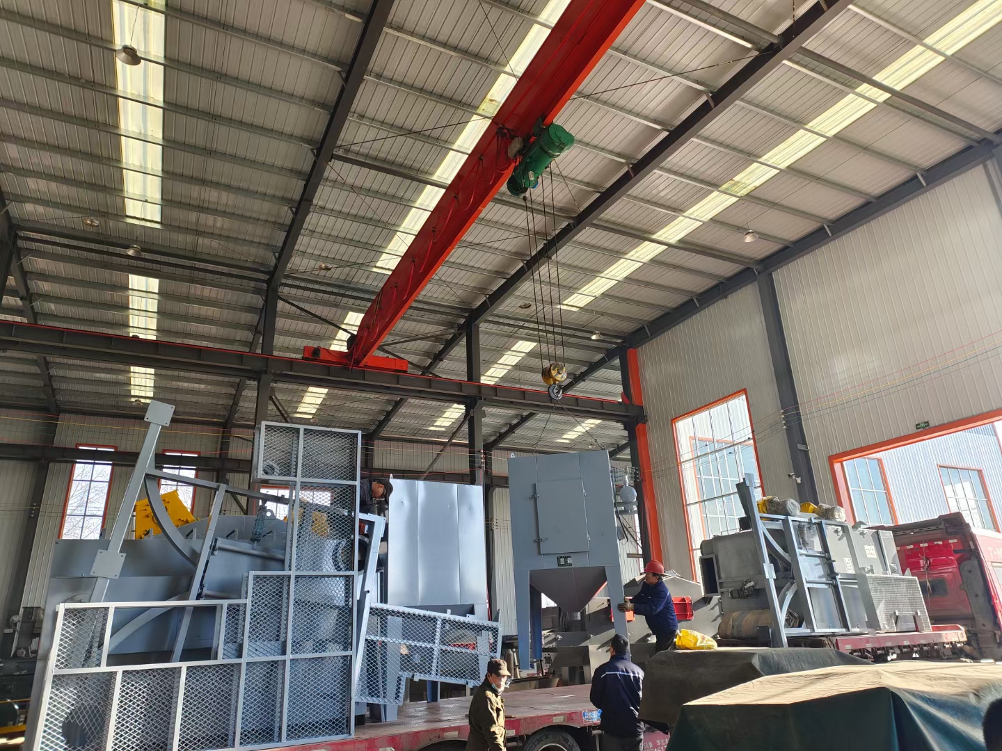 鈑金件拋丸除銹總卡殼？試試這臺(tái)打砂機(jī)，效率翻倍不是夢(mèng)